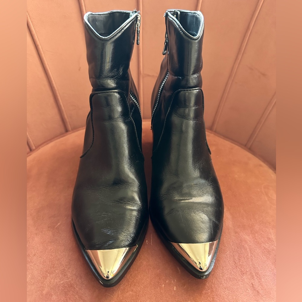 Steel toe boots
